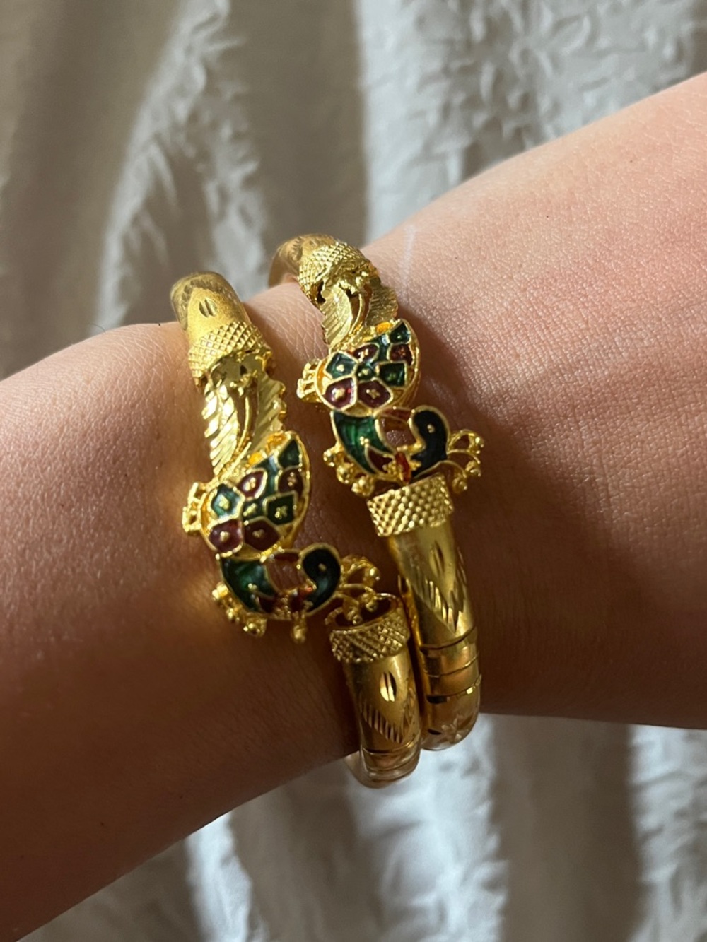 Gold-Tone Peacock Motif Women’s Bracelet Set - Green & Red Enamel